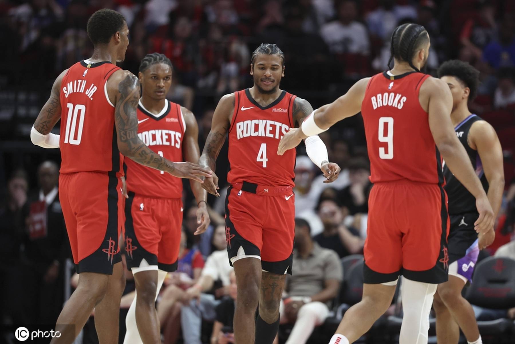 火箭客场战胜爵士,结束连败 火箭客场战胜爵士,结束连败