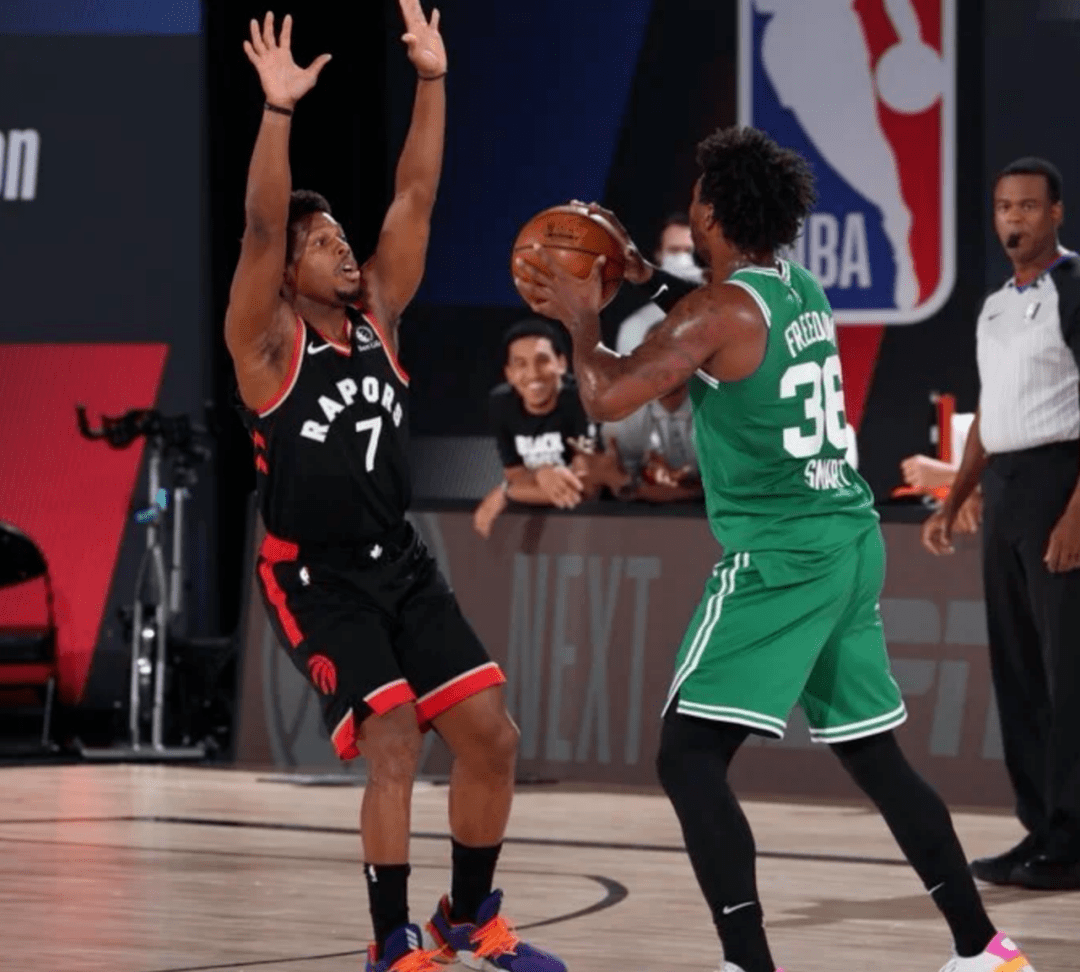 绿军客场战胜老鹰，取得关键胜利