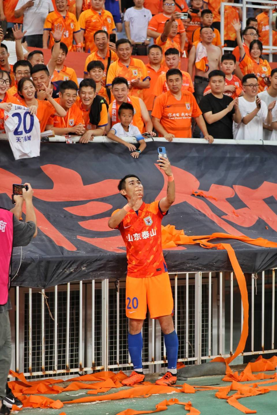 恩宁主场击败对手，取得胜利