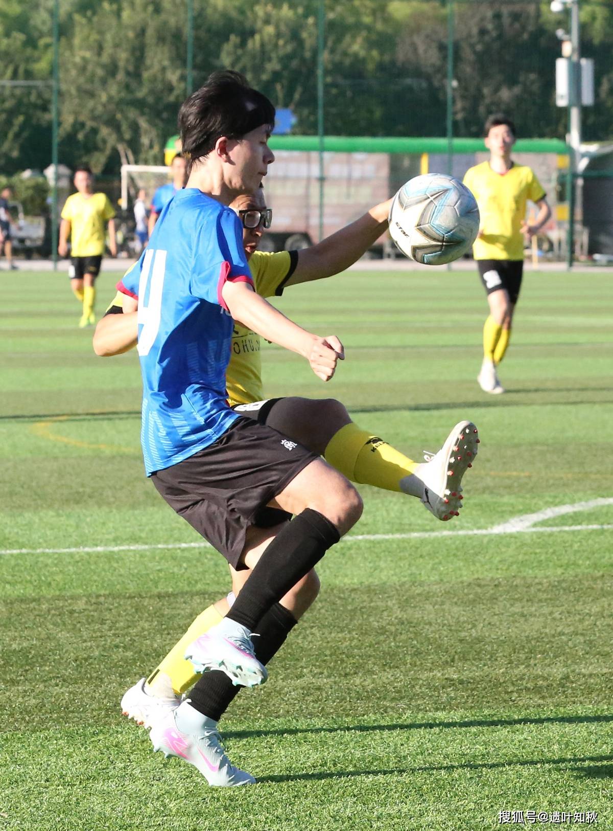 leyu乐鱼体育-足球赛场上的高手对决，触动人心