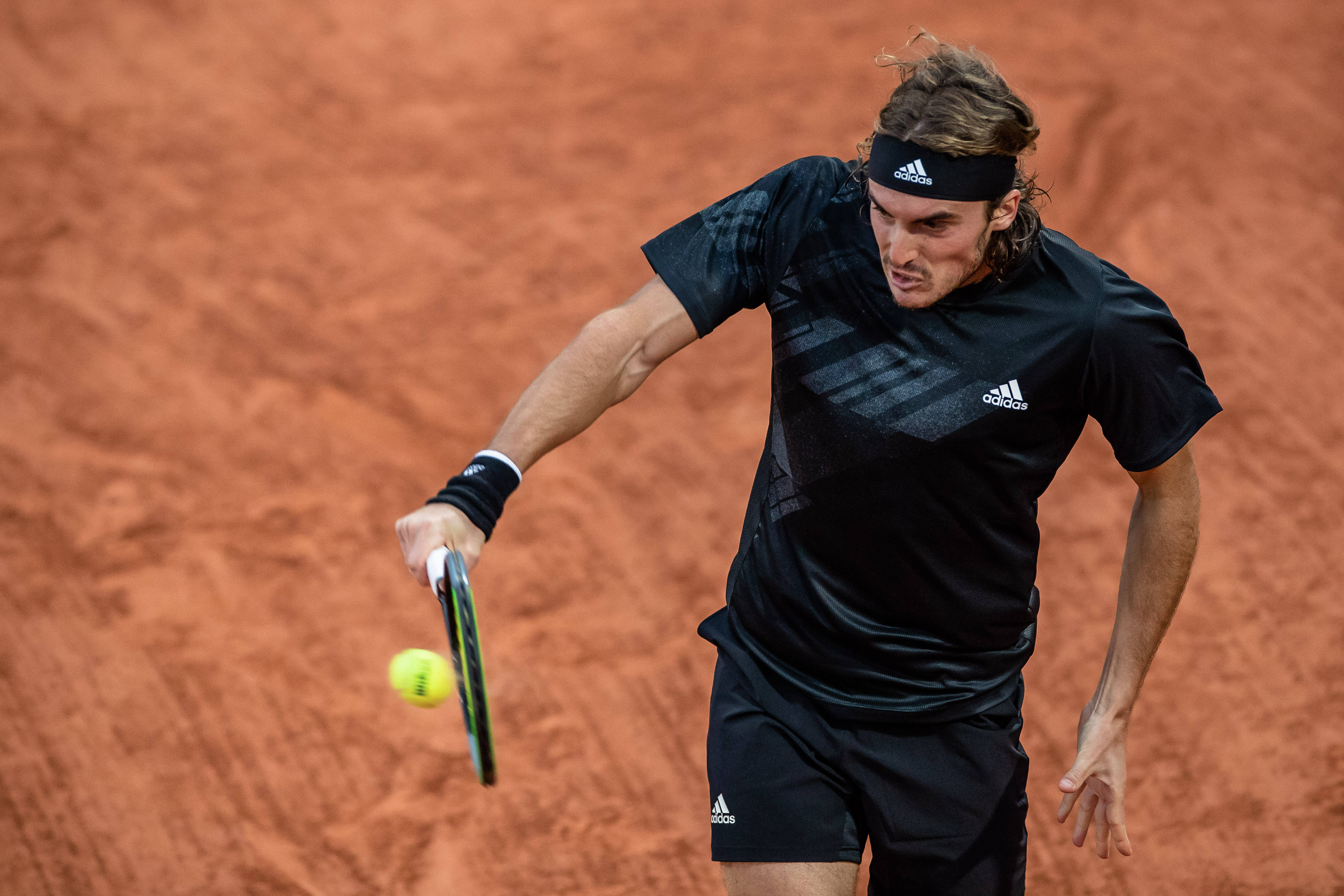 leyusport-欧洲网球队强势西班牙网球队，西西帕斯惊艳世界